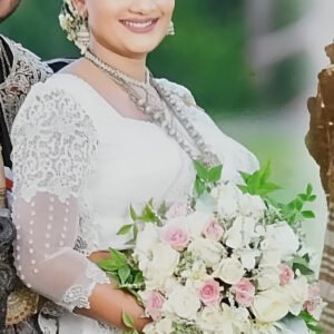 Natural Bridal Posy Flower Roses Mixed Colors Bouquet With Extra Head Dress
