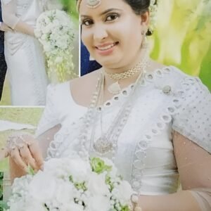 Natural Bridal Posy Flower Roses Mixed Colors Bouquet With Extra Head Dress - Lilly